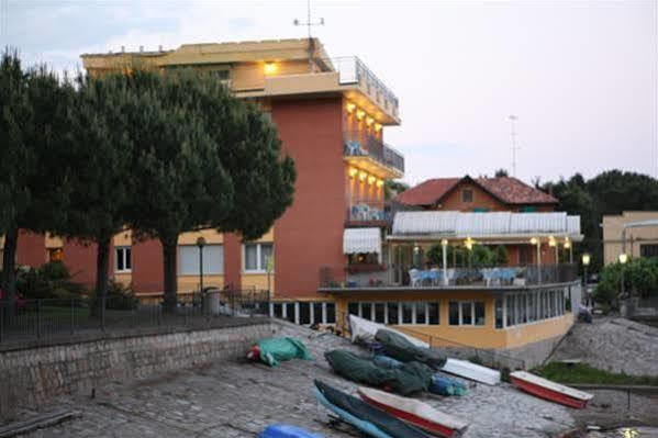 Hotel Capri Lesa Exteriér fotografie