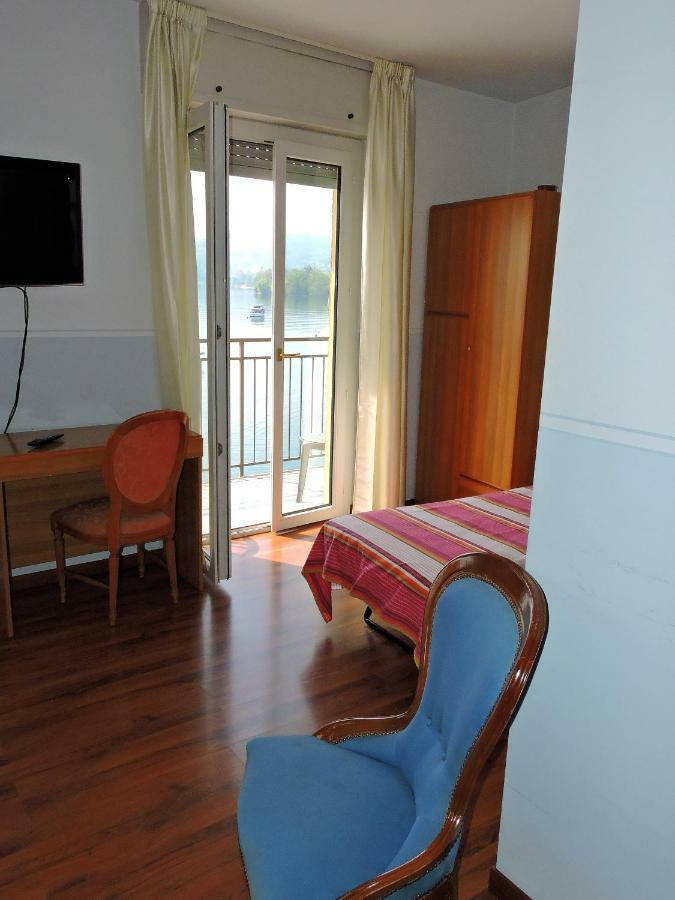 Hotel Capri Lesa Exteriér fotografie